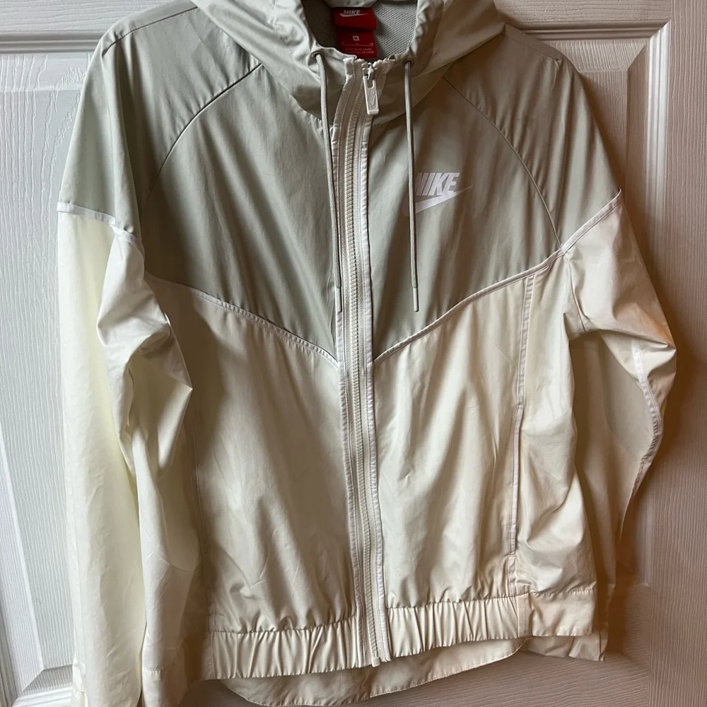 Nike Cream, White, & Gray Windbreaker - Picture 2 of 9